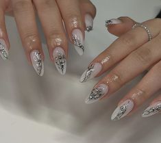 Liquid Silver Nails, Matalic Nails Acrylic Silver, Liquid Chrome Nails, Liquid Metal Nails, Metallic Nail Designs, Nail Design 2023, Corset Nails, Nails Business, Nails Model