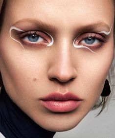 Editorial Make-up, Futuristic Makeup, Beauty Makeup Photography, Graphic Makeup, White Makeup, Runway Makeup, Creative Makeup Looks, Best Beauty Tips, Eye Makeup Art