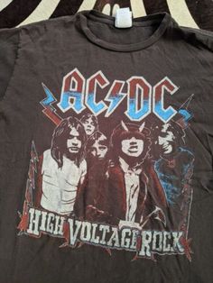 Vintage Acdc Shirt, Old Band Tshirts, Band Tshirt Outfit, 80s Band Tees, Acdc Band, Metal Band Shirts, Acdc Shirt, Baggy T-shirt, Rock Band Tees