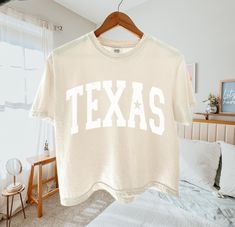 Please read description before purchasing. 100% cotton Comfort Colors boxy cropped shirts. Distressed Texas state tee. Printed with water-based ink. Please note, for an oversized look, we suggest to size up 1-2 sizes depending on how oversized you would like it. These shirts run like standard unisex tees. Please see size chart. We are hooked on the soft vintage feel of Comfort Colors brand shirts and we know you will be too. Tshirts Oversized, State Tshirt, Vintage Feeling, Texas Shirt, Texas Shirts, University Tees, Cropped Shirts, Sweatshirt Style, Patriotic Shirt