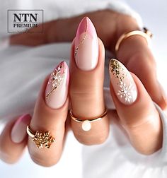 Foxy Eyes, Xmas Nail, Unghie Sfumate, Nails Designer, Modern Nails, Her Nails, Almond Nails Designs, Glam Nails