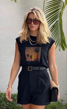 Tomboy Going Out Outfit Summer, Spring Aesthetic Outfit 2024, Gloomy Summer Day Outfit, Fashion Inspo Outfits Casual Summer, Late 20s Outfits Summer, Soft Dramatic Shorts Outfit, Minimalism Summer Outfit, Trouser Shorts Outfit Casual, Short Hair Office Outfit