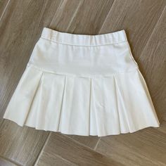 Lioness Rescue Me Pull On White Pleated Mini Skirt Size S Never Worn. Has Two Tiny Fabric Flaws On Back, Shown In Pic. Feminine White Lined Mini Skirt, White Mini Skirt With Lined Short Inseam, White Lined Mini Pleated Skirt, White Pleated Cotton Mini Skirt, Princess Polly Lioness Skirt, White Mini Skirt, Pleated Mini Skirt, Womens Skirt, Mini Skirts