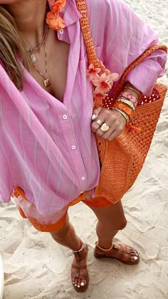 Beach Outfit Colorful, Pink Beach Outfit, Themed Party Outfits, Hippie Chic Outfits, Charleston Outfits, Island Fits, Colorful Suit, 70s Inspired Outfits