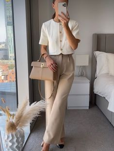 Cream And Black Flats Outfit, Internship Outfit, Conference Outfit, Outfit Elegantes, Business Professional Outfits, Corporate Attire, Professional Outfits Women, Chique Outfits, Business Outfits Women