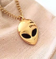 ★ Alien Head Pendant ★  A beautiful handcrafted Alien (Grey) Head pendant/necklace for Men and Women. * Material/Finishes ➤ Silver 925 with Black Enamel ➤ 24K Gold Plated - over Silver 925 - with Black Enamel ➤ 14K Rose Gold Plated - over Silver 925 - with Black Enamel * Dimensions ➤ 2.7 x 2.0 x 0.5 cm (~ 1.1 x 0.8 x 0.2 inches)/Bail: Suitable for up to 3.00 mm (~ 0.1 inches) Chain * Weight: ~ 11 grams (in Silver 925) ----------------------------------------------------------------------------- IMPORTANT NOTES: ----------------------------------------------------------------------------- ➤ When buying from Gold and Silver Designs you will also receive as a gift: ✔ A Silver/Gold/Rose Gold Color Steel Chain ✔ Free Shipping Worldwide (Standard Shipping Option) ✔ A discount coupon code for -25 Ufo Jewelry, Alien Necklace, Alien Head, Necklace Rose Gold, Agate Cabochon, Blue Pendant, Elephant Pendant, Necklace Rose, Cabochon Pendant