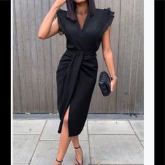 This Dress Is A S And Runs Xs Chic Work Outfits Women, Split Skirt, Measurement Chart, Looks Chic, Trend Fashion, Dress Picture, Midi Dress Sleeveless, Midi Dress Bodycon, Office Outfits