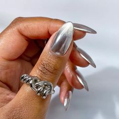 17 Winter Acrylic Nail Looks to Try