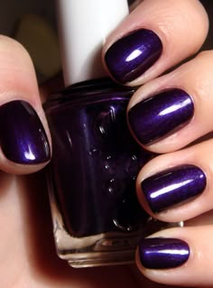 Gorgeous purple. Sexy Divide by Essie Super Nails, Essie Nail Polish, Dark Nails, Trendy Nail Design, Essie Nail