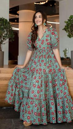 Cotton Dresses Online, डिजाइनर कपड़े, Simple Frock Design, Long Frock Designs, Long Gown Design, Simple Frocks, Casual Frocks, Cotton Gowns, Frock For Women