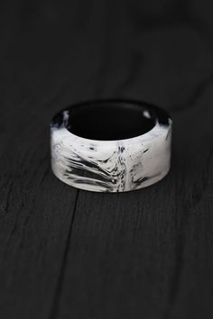 Lunar dawn(white) Can be made in any color and size. Resin Landscape, Hand Chain, Wood Rings, Epoxy Resin, Handmade Ring, Around The World, Rings For Men, Chain, Ring