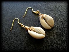 Patchwork Earrings, Cowrie Shell Earrings, Cowrie Shell Jewelry, Sea Shell Earrings, Bijoux Fil Aluminium, Dangle Earrings Boho, Boho Life, Jewelry Advice