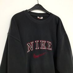 summer clothes Sweat Vintage, Vintage Nike Sweatshirt, Vintage Pullovers, Lazy Outfits, Nike Vintage, Nike Sweater, Sweatshirt Outfit, Nike Sweatshirts