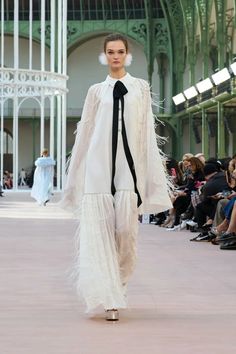 Chanel Spring Summer, Style College, Chanel Resort, Natasha Poly, Runway Shoes, Moda Paris, Estilo Preppy