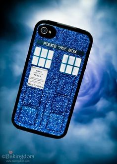 a phone case that is made to look like the tardish from doctor who