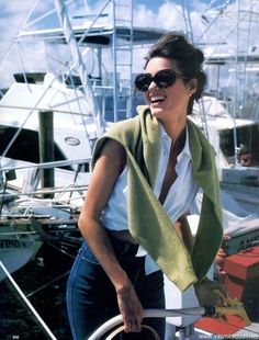 Look 80s, Adrette Outfits, Chique Outfits, Dresses Aesthetic, Look Retro, Boating Outfit, Estilo Preppy, On A Boat, Old Money Style