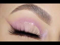 Makeup With Lavender Outfit, Makeup Ideas Light Purple, Make Up Looks For Lavender Dress, Lilac Quince Makeup Looks, Prom Makeup Lavender Dress, Makeup To Go With Lavender Dress, Purple Quinceanera Makeup Looks, Lavender Eye Makeup Prom, Makeup Ideas For Lilac Dress