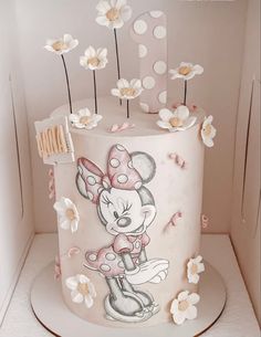 a decorated cake in the shape of a minnie mouse