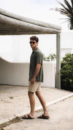 Men With Birkenstocks, Men Outfits With Birkenstocks, Male Birkenstock Outfit, Men’s Summer Evening Outfits, Birkenstock Men Aesthetic, Mens Berkinstock Outfit, Men In Birkenstocks, Birkenstock Mens Outfit, Arizona Mens Fashion