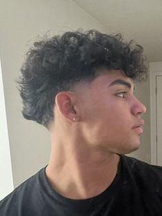 Boys Haircuts Curly Hair, Mens Haircuts Wavy Hair, Haircut Idea, Long Curly Hair Men, Low Taper Fade Haircut, Taper Fade Curly Hair, Slick Hair