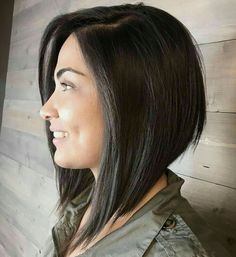 Bob Inversat, Short Inverted Bob, Short Inverted Bob Haircuts, Trendy Hair Accessories, Inverted Bob Haircuts, Angled Bob Haircuts, Angled Bob Hairstyles, Inverted Bob Hairstyles, Wavy Bob Hairstyles