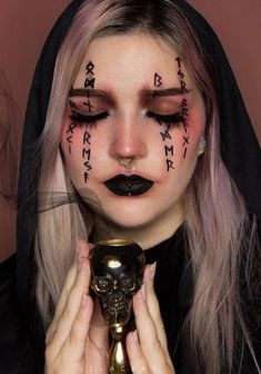 Nordic Witch, Makeup Artist Aesthetic, Witchy Makeup, Halloween Makeup Witch, Makeup Clown, Fantasy Make-up, Cute Halloween Makeup, Witch Makeup, Halloween Makeup Scary