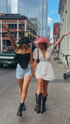 Cma Fest Outfit, Tennessee Outfits, Weekend In Nashville, Fest Outfits, Downtown Nashville, Nashville Bachelorette, Rodeo Outfits