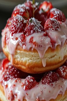 Strawberry Cheesecake Stuffed Donuts Food Embroidery, Strawberry Donut, Fancy Donuts, Delicious Food Recipes, Cheesecake Filling, Homemade Donuts, Fun Baking Recipes