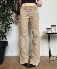 🖇Condition: 5/5 📌Brand: H&M vintage  🔖Tag size: 38eur/8is Waist 15,35 in 39 cm Hip  17,72 in 45 cm Inseam   31,5 in 80 cm Leg Opening  9,84 in 25 cm Front Rise  8,27 in 21 cm 90s Style Mid-rise Pants For Fall, 90s Straight Leg Pants For Fall, 90s Style Straight Leg Pants For Fall, Vintage Corduroy Straight Leg Bottoms, Vintage Straight Leg Corduroy Bottoms, Retro Corduroy Pants For Spring, Retro Spring Corduroy Pants, Vintage Corduroy Pants For Spring, Womens Trousers