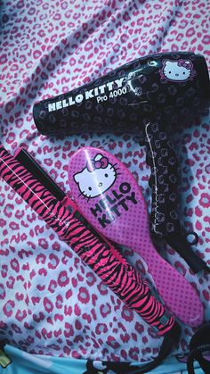 Hello kitty 
Pink
Hair tools
Y2K Hot Pink Stuff, Things I Want To Buy List, Hello Kitty 2000s, Hello Kitty Finds, 2000s Hello Kitty, Trashy Y2k Aesthetic, Mcbling Fashion