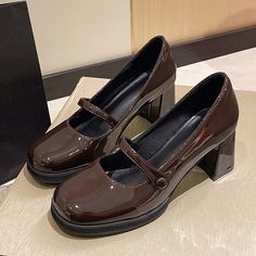 update.23.05 Vintage High Heels, Thick High Heels, Oxford Shoes Style, Square Toe Shoes, Chunky Heel Pumps, Casual Leather Shoes, Womens Chunky Heels, Mary Jane Shoes Womens, Brown Shoes