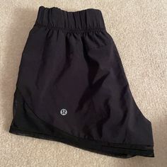 New Without Tags Lululemon Reversible Athleisure Running Short (One Side Is Gray, One Is Black) Size 2 Unfortunately Do Not Fit Retail $68 Black Lightweight Yoga Activewear, Lightweight Black Yoga Activewear, Lightweight Black Activewear For Yoga, Lululemon Fits, Thrift Ideas, Black Running Shorts, Lululemon Running Shorts, Bday Gift, Shorts Lululemon