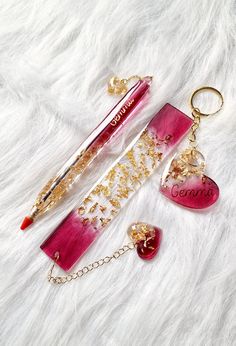 personalised resin gift set, bookmark, keychain and pen, red and gold Bookmark Pen, Heart Keyring, Resin Tutorial, Personalized Mother's Day Gifts, Cute Keychain, Pen Sets, Stationery Set