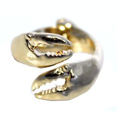 Crab Claw (Gold) / Ring #Rings Crab Claw, Dope Jewelry, Funky Jewelry, Jewelry Lookbook, Girly Jewelry, Bijoux Diy, Dream Jewelry, Jewelry Inspo, Pretty Jewellery