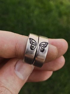 Butterflies represent change, and the courage to embrace a transformation that makes life better. Get this matching butterfly wing ring set for your best friend, sister, or partner. Featuring a gorgeous detailed butterfly wing on each ring. DETAILS: -Two Matching Rings -Each ring is hand stamped -Ring is Aluminum, Sterling Silver, Fine Silver, Rose Gold Filled, or 14k Gold Filled -6mm in thickness**Please note, this ring is OPEN BACK and adjustable** You will receive two hand-stamped rings fille Matching Rings For Siblings, Best Friend Rings Aesthetic, Friend Ship Rings, Matching Friend Rings, Matching Promise Rings Aesthetic, Matching Friendship Rings, Best Friend Promise Rings, Matching Accessories Couple, Friendship Rings For 2 Best Friends