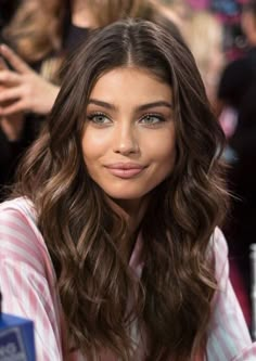 Victoria Secret Hair, Rambut Brunette, Brown Hair Inspo, Victoria's Secret Angel, Victoria Secret Fashion Show, Victoria Secrets, Hair Inspo Color, Brunette Hair, Color Hair