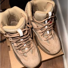 Yeezy Desert Boots Sz 8 Yeezy Desert Boots, Shoes Yeezy, Yeezy Shoes, Desert Boots, Dessert, Women Shoes, Boots, Women Shopping, Color