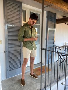 Fashion In Italy, Mens Summer Wardrobe, Italian Summer Style, Shoes With Shorts, Mens Summer Fashion, Italian Mens Fashion, Europe 2024, Polo Shirt Outfits