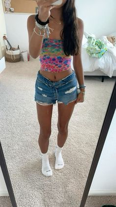 Holiday Date Outfit, Cute Summer Party Outfits, Comfy School Outfits Summer, Summer Fits For School, Summer Outfit Inspo Modest, Shorts Outfits For School, Hot Summer Day Outfit, Tube Top Outfit Aesthetic