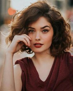 Kort Bob, Bob Hairstyles For Thick, Quince Hairstyles, Dirty Dancing, Hairstyles For Round Faces, Short Curly Hair, Short Bob Hairstyles, Hair Care Tips, Hair Updos