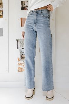 Wide Leg Dad Jeans Cute Jeans For Women, Women Jeans Outfits, Cute Jean Outfits, Wide Leg Jeans Casual, Womans Jeans, High Waisted Jeans Outfit, Mom Clothes, Jeans Outfit Women, Dad Jeans