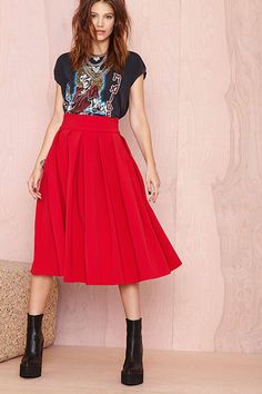 Red Midi Skirt Outfit, Fall Color Trend, Red Pleated Skirt, Red Midi Skirt, Mode Casual, Skirts Online, 2015 Fashion