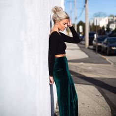 Velvet Pants Outfit Party, Green Velvet Pants Outfits, Velvet Trousers Outfit, Velvet Pants Outfit, Wide Leg Velvet Pants, Green Velvet Pants, Winter Pants Outfit, Black Velvet Pants, Velvet Flares