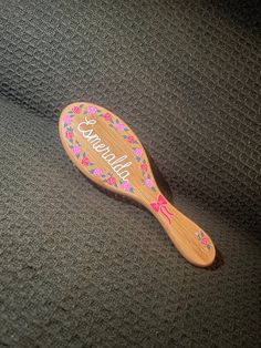 These personalized hair brushes are so unique and the perfect gift for yourself or a loved one! The brushes are the perfect size to fit in a make-up bag or purse, making it super easy to carry if needed. These make for the perfect bridesmaid gift, birthday gift, and more. Simply state what color flowers you would like, as well as the name you would like on the brush. If you need more than 10 brushes, just message me and I will update the listing for you! They are sealed with a waterproof Mod Podge for longevity! Bridesmaid Gift Ideas Diy, Bridesmaid Gifts Unique, Painted Hairbrush, Purse Making, Unique Bridesmaid Gifts, Diy Bridesmaid Gifts, Unique Christmas Gift Ideas, Random Products, Matching Bridesmaids