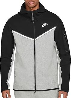 Standard fit for a comfortable style
4 panels bonnet
Zip spoke on the sleeve Nike Clothes Mens, Nike Sportswear Mens, Tech Fleece Hoodie, Nike Sportswear Tech Fleece, Hype Clothing, Men's Sportswear, Nike Tech Fleece, Trendy Fashion Outfits, Nike Tech