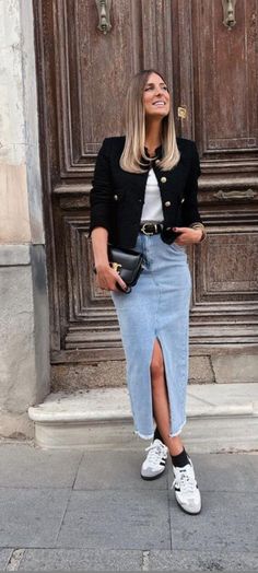 Denim Skirt Black Boots Outfit, Caitlyn Warakomski Outfits, Denim Skirt Spring Outfit, Spring Outfits 2024 Street Style, Jeans Palazzo Outfits, Black Denim Midi Skirt Outfit, Day To Day Outfits, Jean Skirt Outfits Summer, Photography Hairstyles