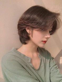 Quick and Easy Basketball Hairstyles Short Hair Tomboy, Korean Short Hair, Girls Short Haircuts, Really Short Hair, Asian Short Hair, Hair Inspiration Short, Shot Hair Styles, Very Short Hair, Girl Haircuts