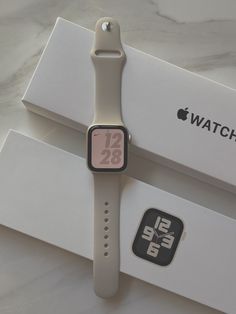 Apple watch se second generation Christmas Wishlist For Teens, Mac Desktop, Apple Watch Se, Sport Armband, Sleep Tracker, Apple Watch Faces, Fitness Watch, Birthday Wishlist