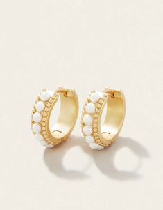 Midi Hoop Earrings - $32.00 Preppy Jewelry, Jewelry Accessories Ideas, Dope Jewelry, Classy Jewelry, Jewelry Essentials, Stacked Jewelry, Jewelry Lookbook, Girly Jewelry, Jewelry Inspo