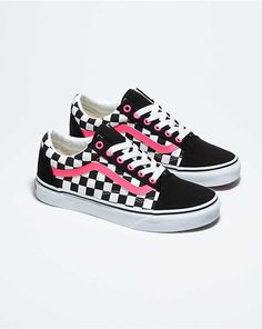 Custom Vans Old Skool, Custom Slip On Vans, Vans Shoes Fashion, Customised Vans, Rainbow Vans, Cute Vans, Teen Stuff, Painted Canvas Shoes, Disney Vans